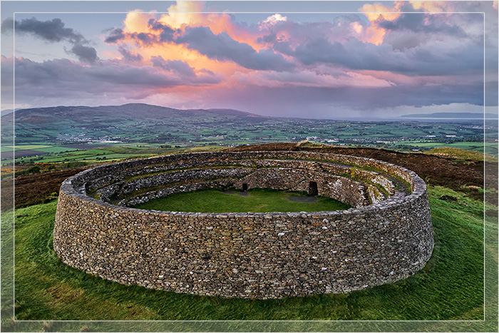 «Грайнан Айлеака» — древний кольцевой форт в графстве Донегал, Ирландия.