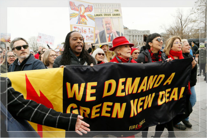 Джейн Фонда марширует во время акции протеста против изменения климата «Fire Drill Friday» и митинга на Капитолийском холме 10 января 2020 года.