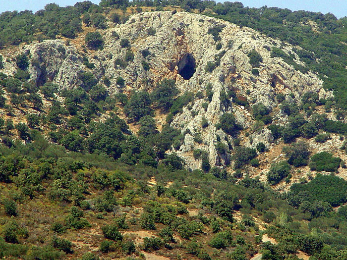 Пещера оракула Орфея, Лесбос. Фото: en.wikipedia.org.