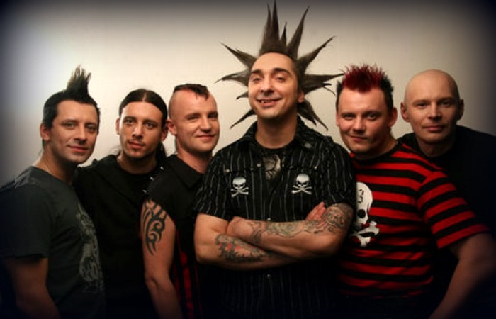 «Король и Шут» — российская хоррор–панк–группа, основанная в 1989 году в Ленинграде.