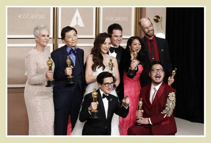  Актёры и режиссёры Дэн Кван и Дэниел Шайнерт - обладатели 7-ми золотых статуэток. Фильм «Всё везде и сразу».