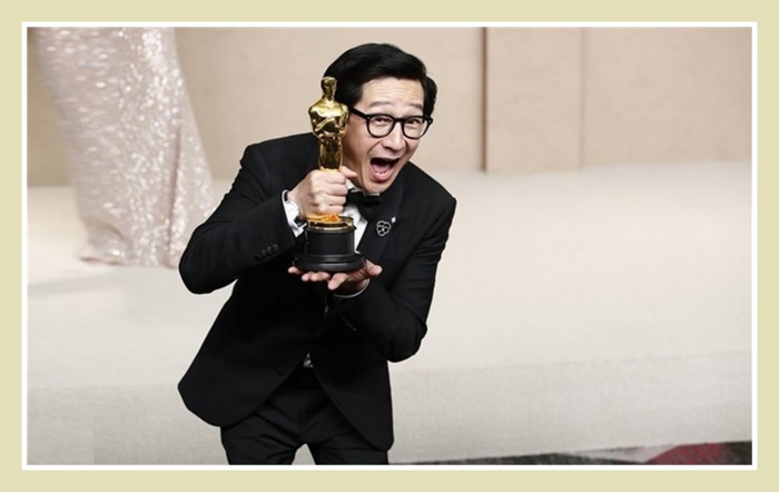Оскар за самую лучшую мужскую роль второго плана получил Кэ Хюи Куан. Фильм «Всё везде и сразу».