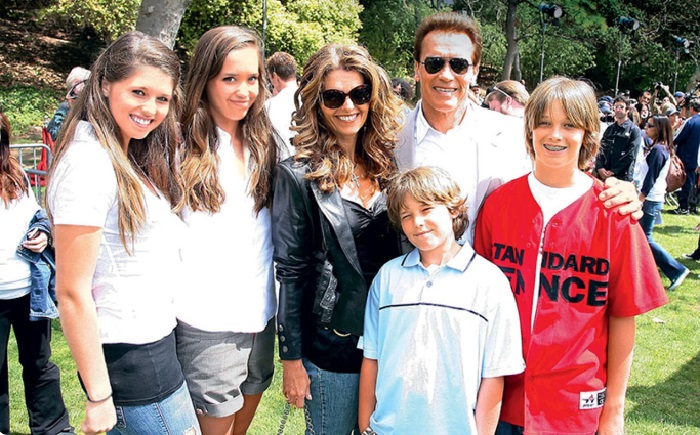 Арнольд Шварценеггер с Марией и детьми — Кэтрин, Кристиной, Кристофером и Патриком. Лос-Анджелес, 2006 год. </div> <p></center></p> <div class=