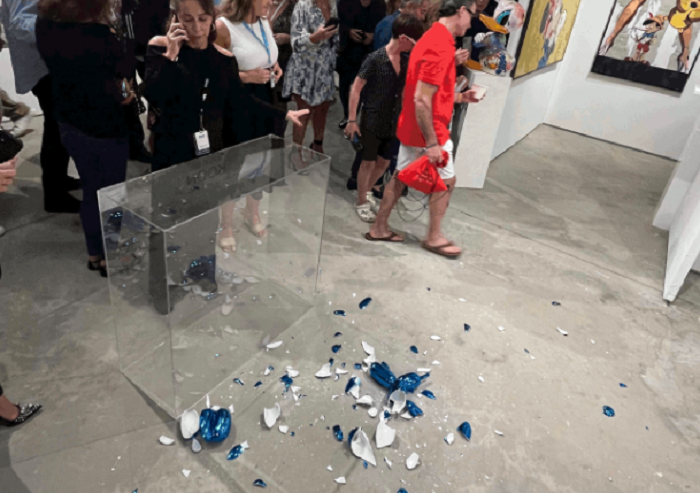 Неприятность случилась на выставке Art Wynwood в Майами. Источник: соцсети