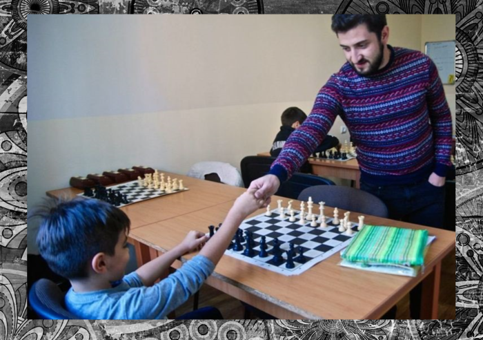 Уроки шахмат в школах обязательны.