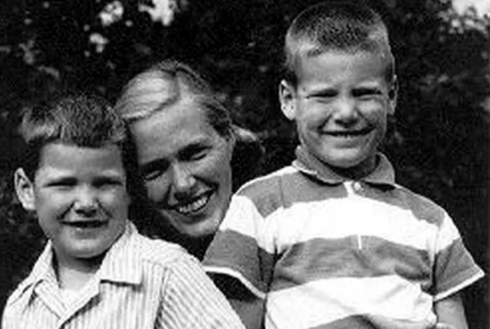 Кристофер Рив с мамой и младшим братом