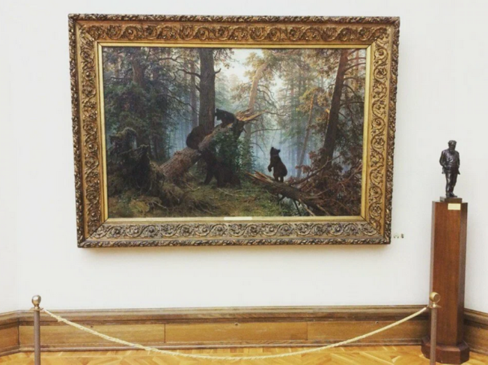 Оригиналом картины «Утро в сосновом лесу» можно насладиться в Третьяковской галерее