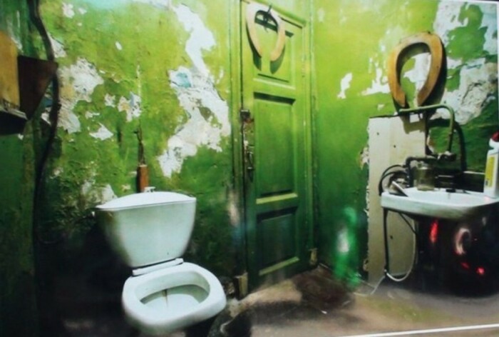 В туалете часто висели личные стульчаки. /Фото: i.mycdn.me