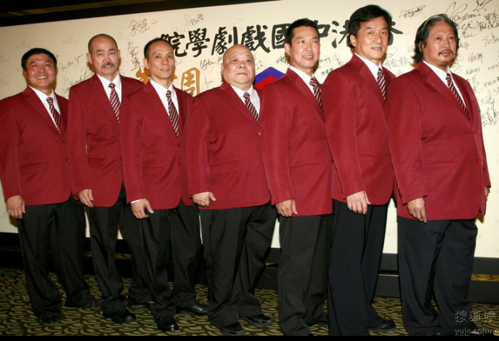 Джеки Чан вернулся в Гонконг, чтобы отметить 50-летие Школы пекинской оперы (Семь везунчиков)