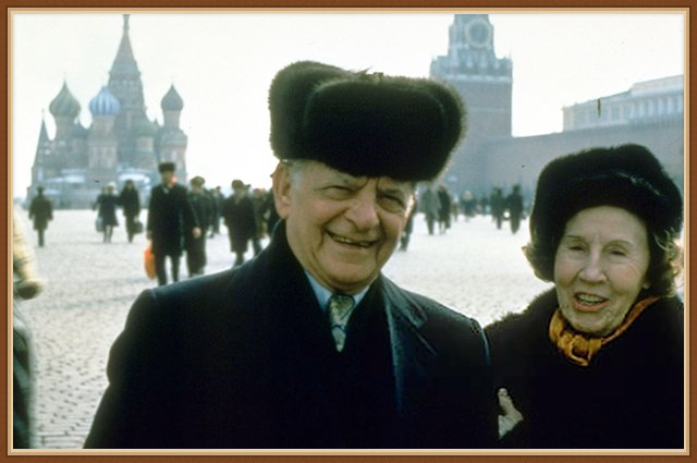 Арманд Хаммер с тетьей женой в Москве
