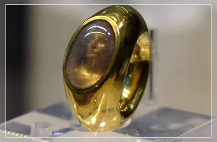 Уникальное кольцо из древней гробницы. 