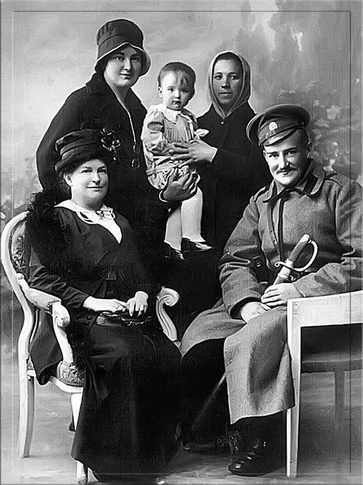 Семья Пиленко с маленькой Елизаветой.