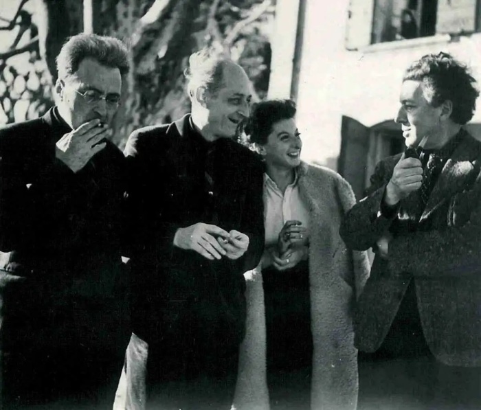 Слева направо: Виктор Серж, Бенжамен Пере, Ремедиос Варо, Андре Бретон, 1940-41 годы. Фото: i.pinimg.com.
