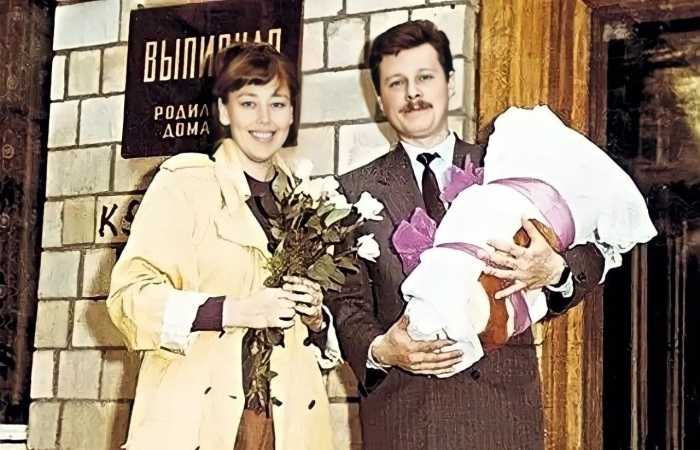 Наталья Хорохорина и Владимир Соболев с дочерью. / Фото: www.chitaj.net