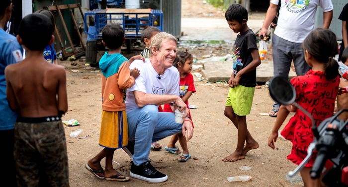 И одна поездка в Камбоджу изменила его жизнь.