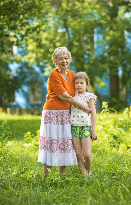 Александра Назарова с внучкой Сашей. / Фото: www.starhit.ru