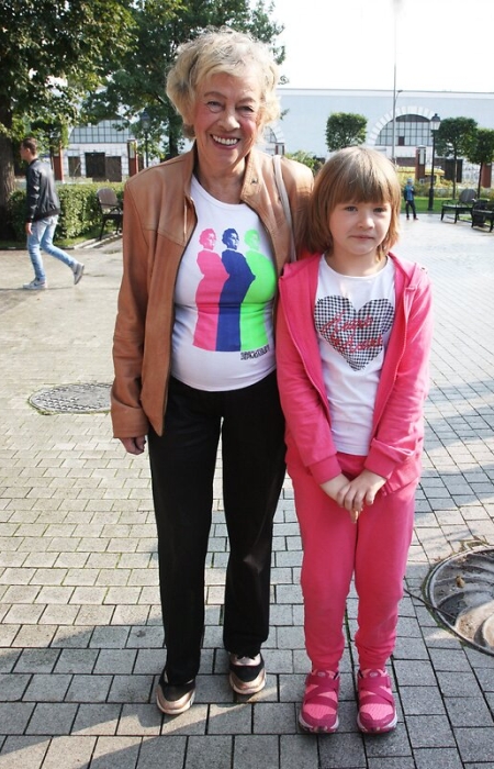 Александра Назарова с внучкой Сашей. / Фото: www.7days.ru