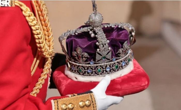 Корона британских монархов во всём великолепии.