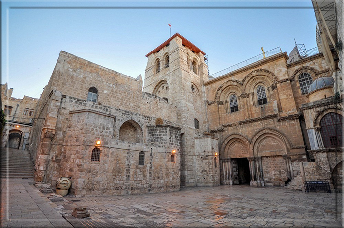 Почему почти 300 лет не могут поделить деревянную лестницу в Храме Гроба Господня в Иерусалиме