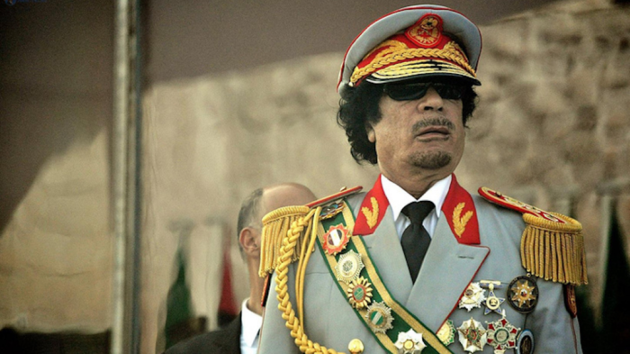 За что обожали и ненавидели «бешеного пса пустыни» Муаммара Каддафи