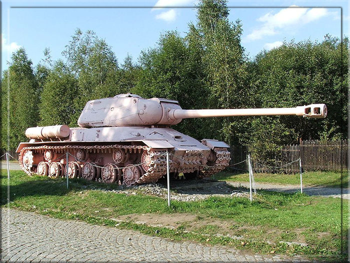 Почему памятник советским танкистам в Праге поменял цвет, и где сейчас символ освобождения от нацистов