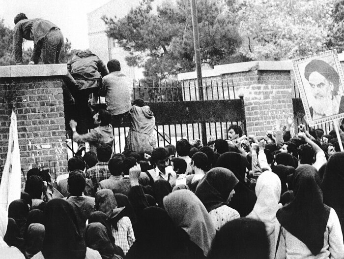 Зачем иранские студенты захватили посольство Соединённых Штатов в Тегеране: 444 дня в заложниках