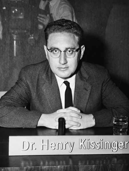 Как еврей-эмигрант попал в мировую политику, работал до 100 лет и какие его прогнозы могут скоро сбыться: Генри Киссинджер
