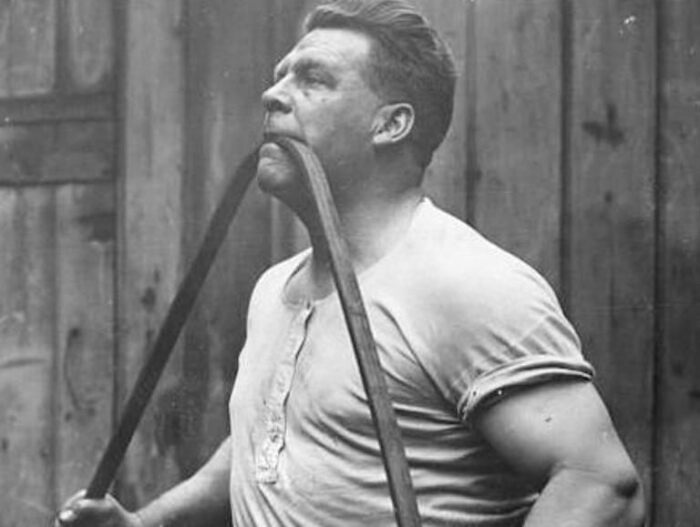 Почему русский силач, который удерживал на голове 1 тонну и мечтал прославить советский спорт, всю жизнь проработал на заводе