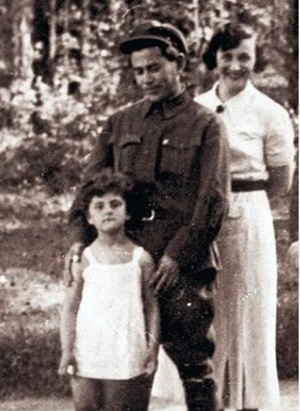 Из-за чего Сталин заставлял Ежова развестись с женой, и Почему нарком предпочёл дать супруге яд