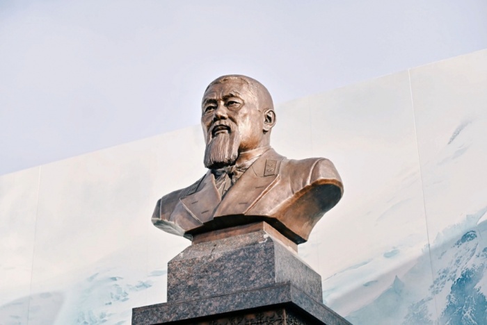 Почему тибетско-русского лекаря и крестника Александра III боялись и монархисты, и революционеры: Великий монгол Российской империи