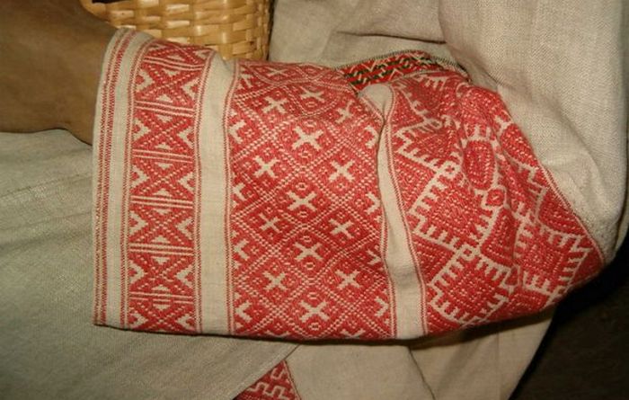 Как на Руси защищались от нечисти и недугов: Магия вышивки и украшений