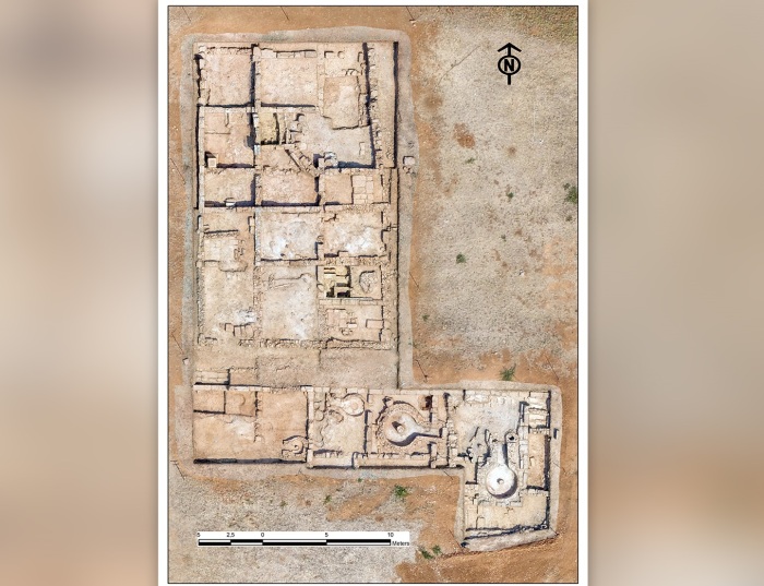 Какие древности нашли ученые в 1600-летнем винном магазине в Греции, и Какая стихия его разрушила