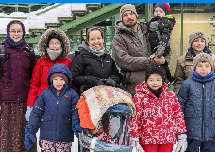 Почему семья с 9 детьми сбежала из Канады в Россию, как им живётся и чем они занимаются