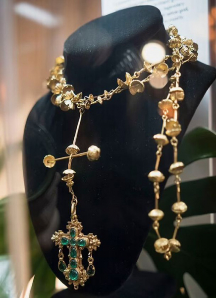 Как выглядят сокровища, которые затонули 400 лет назад, а сегодня стоят в 1 миллиард «зелёных»: Тайна проклятых изумрудов