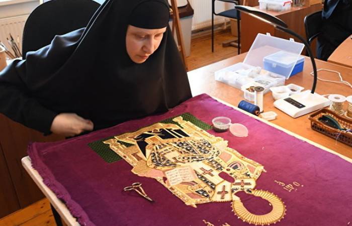 Кого из монахинь брали в золотошвейки, и Какие доходы монастырям приносило золотое шитьё