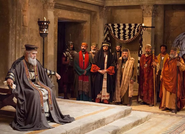 Почему царь Ирод Великий хранил свою жену в меду 7 лет, после того, как сам приказал её казнить