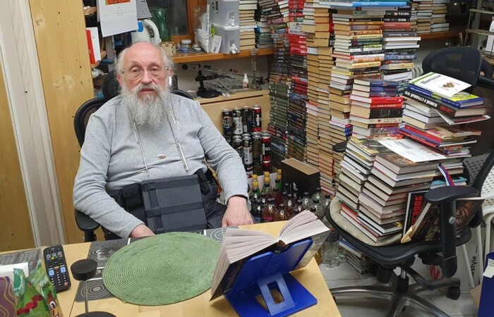 «В моей комнате - календари с раздетыми женщинами»: интимные тайны 71-летнего Вассермана, который с юности держит обет целомудрия