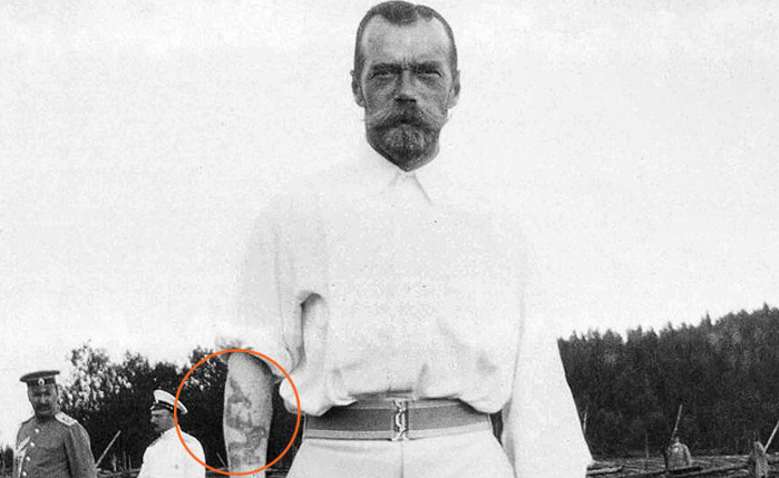 Какие татуировки были популярны в СССР: Зачем кололи Сталина на груди и что было набито у самого вождя народов