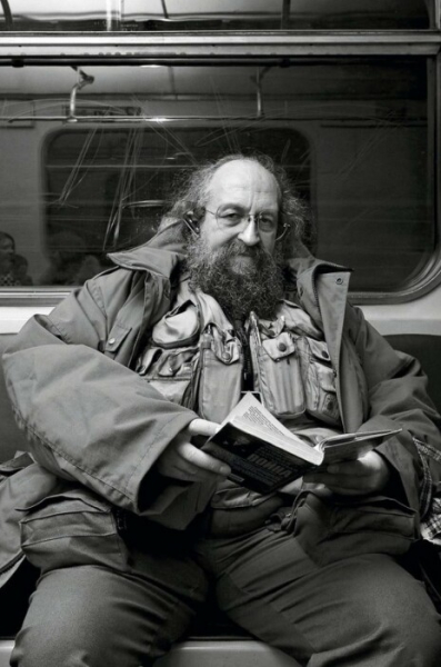 «В моей комнате - календари с раздетыми женщинами»: интимные тайны 71-летнего Вассермана, который с юности держит обет целомудрия