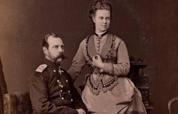 Как вдова Александра II вымогала деньги у императорской семьи, чем угрожала и что получила в итоге