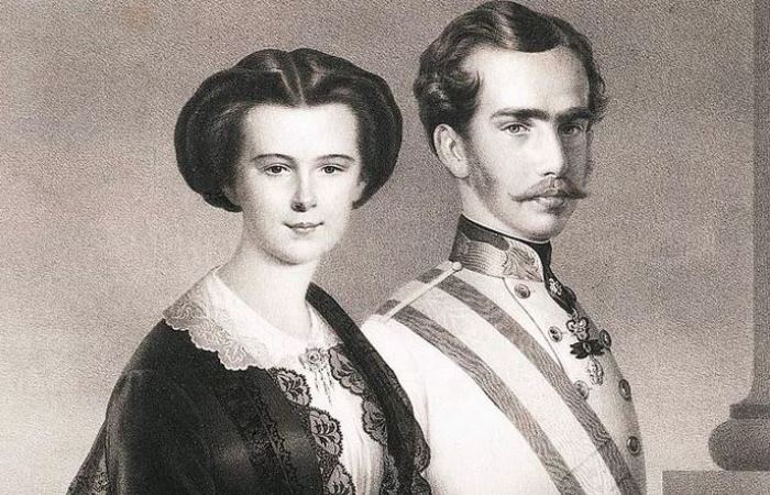 Король опозорил её на всю Европу и женился на её сестре: Как Елена Баварская нашла своё счастье