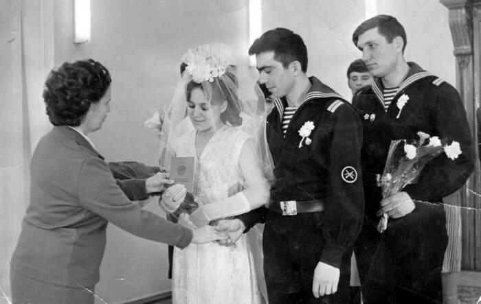 За кого стремились замуж советские девушки: Кто они - самые завидные женихи СССР