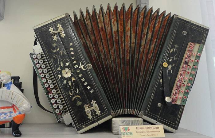 Как гармонь стала самым популярным музыкальным инструментом в России