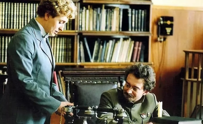 Как Есенин дружил с сотрудником ГПУ, и Почему Якова Блюмкина подозревают в убийстве поэта