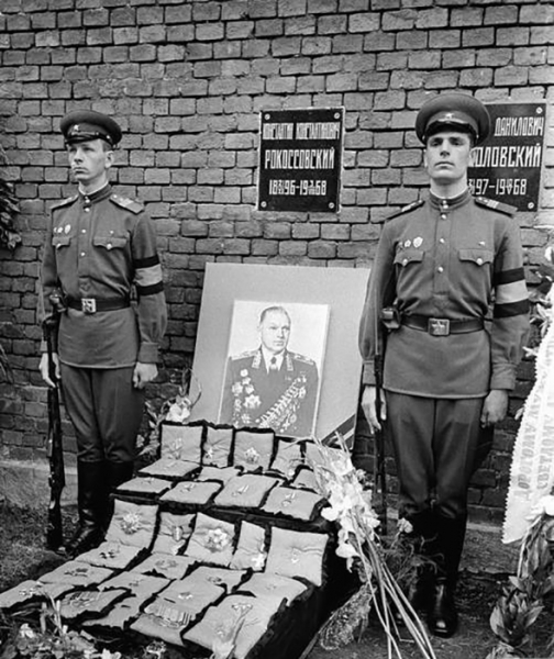 За что 2 раза пытались расстрелять Рокоссовского, и Как пытки не сломали героического маршала Победы