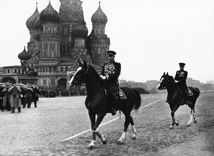 За что 2 раза пытались расстрелять Рокоссовского, и Как пытки не сломали героического маршала Победы