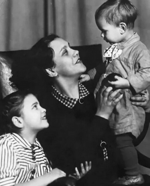 Судилась с собственными детьми, была замужем за Юлианом Семёновым: Непростая судьба сестры Никиты Михалкова и Андрона Кончаловского