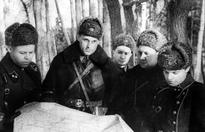 За что 2 раза пытались расстрелять Рокоссовского, и Как пытки не сломали героического маршала Победы